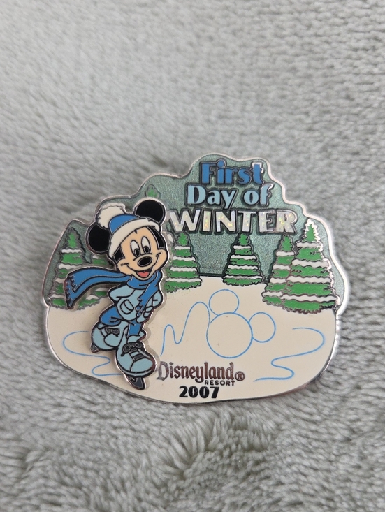 Disney Other - Disney Silver Metal Limited Edition Pin Back